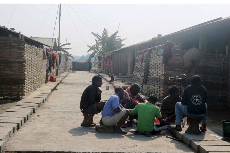 सरकारी सेवा सुविधा विरलै पुग्ने बस्तीका सबैले लगाए कोरोना भाइरसविरुद्धकाे खोप